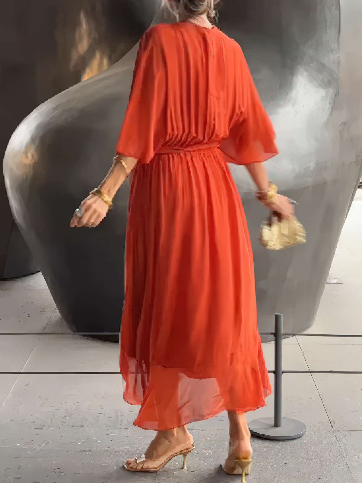 MONICA™ | Robe en mousseline de soie avec décolleté en V