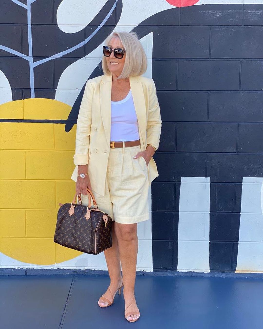Ensemble deux pièces avec top, blazer et short à fleurs tridimensionnelles