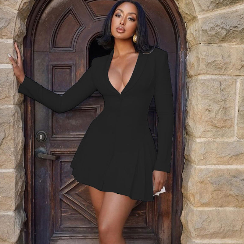 Robe courte plissée à décolleté en V profond pour femme