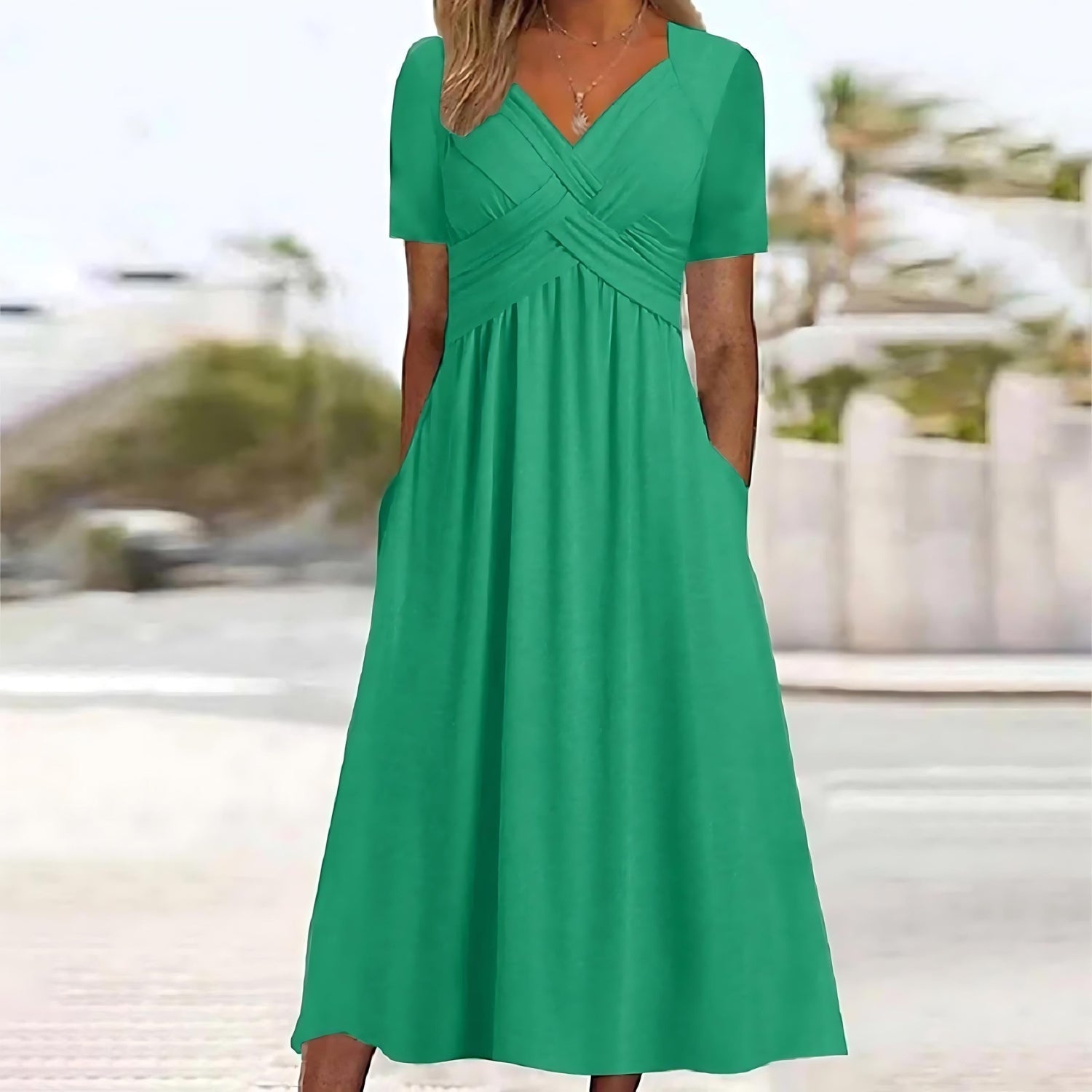 SOFIA | Robe Midi Sculptante au Design Flatteur pour Événements Élégants