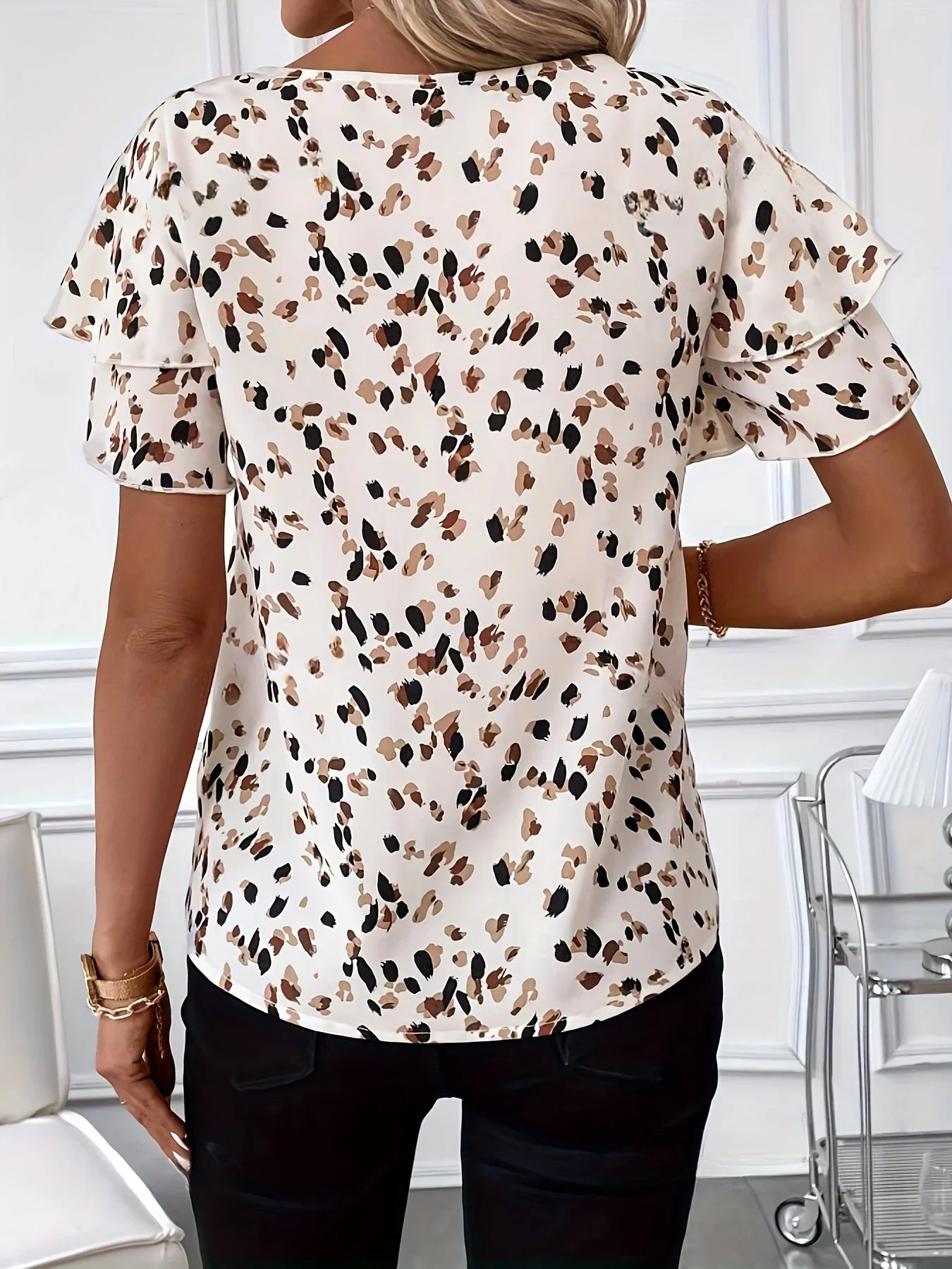 Regina | Blouse à la mode avec des volants amusants