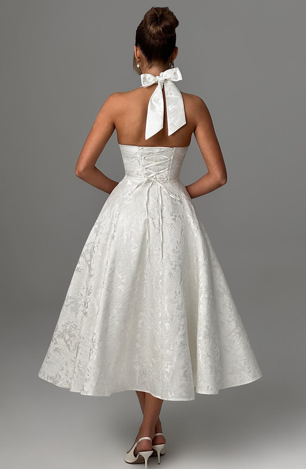 Clara™ — Robe Midi Élégante avec Décolleté Plongeant