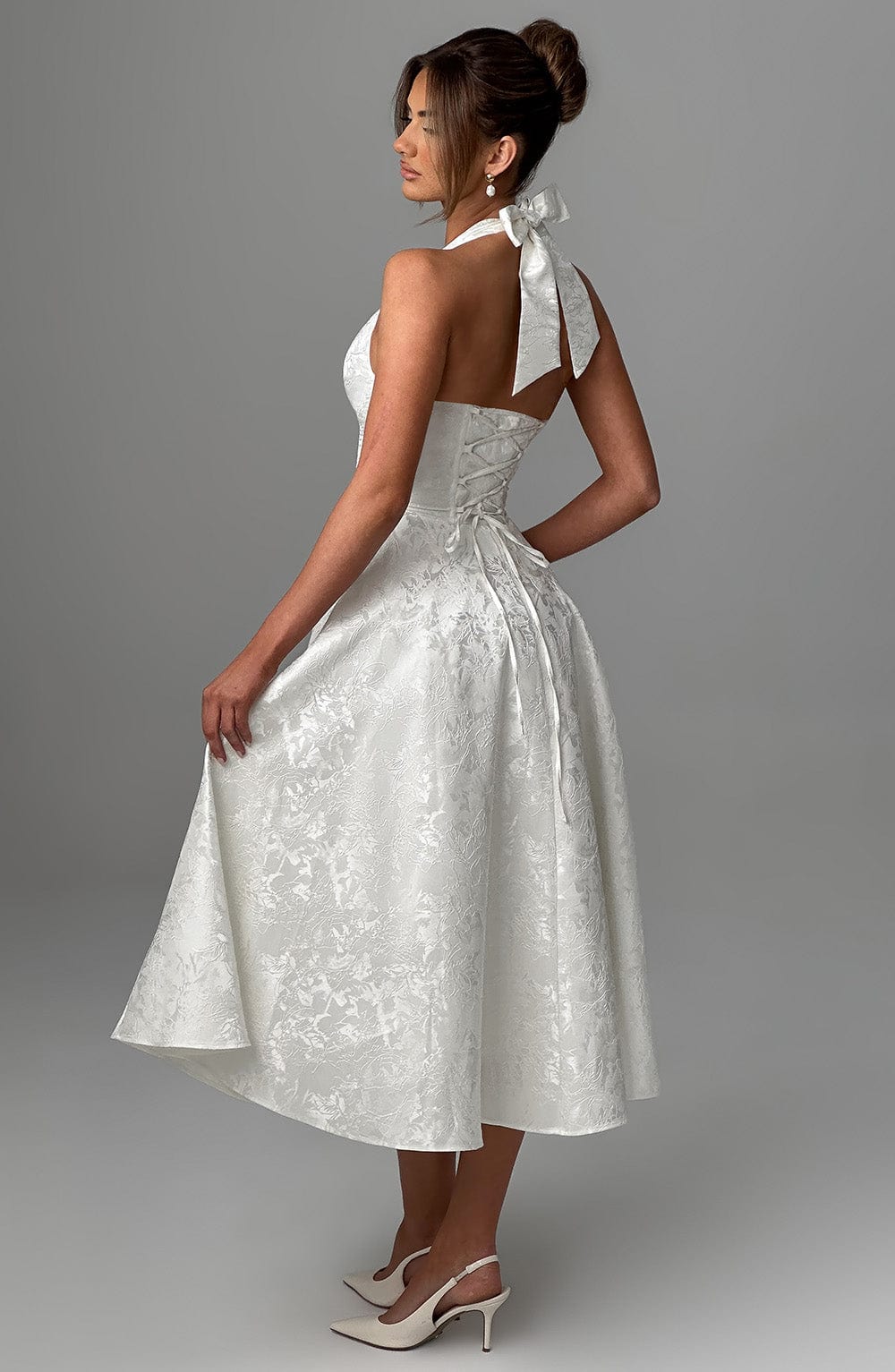 Clara™ — Robe Midi Élégante avec Décolleté Plongeant